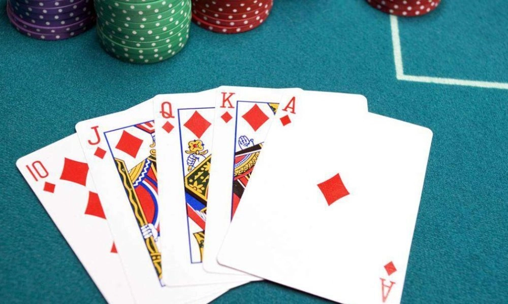 Tie trong poker là gì